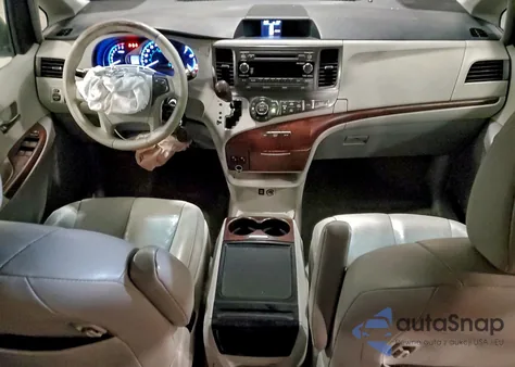 2012 Toyota Sienna Xle z USA, uszkodzony, nr VIN 5TDYK3DC3CS261837